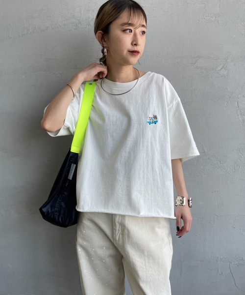 The Endless Summer（エンドレスサマー）の「[THE ENDLESS SUMMER/エンドレスサマー] 別注 ショート丈 BUHIワンポイントロゴ刺繍Tシャツ（Tシャツ/カットソー・レディース・ベージュ/ホワイト/ブラック/グレー・F）」の9枚目の写真