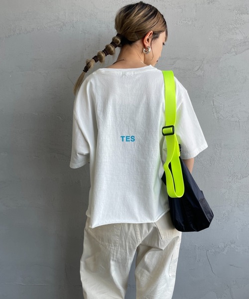The Endless Summer（エンドレスサマー）の「[THE ENDLESS SUMMER/エンドレスサマー] 別注 ショート丈 BUHIワンポイントロゴ刺繍Tシャツ（Tシャツ/カットソー・レディース・ベージュ/ホワイト/ブラック/グレー・F）」の11枚目の写真