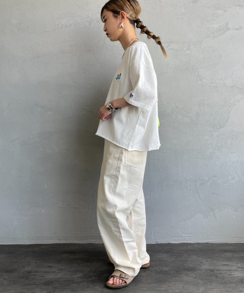 The Endless Summer（エンドレスサマー）の「[THE ENDLESS SUMMER/エンドレスサマー] 別注 ショート丈 BUHIワンポイントロゴ刺繍Tシャツ（Tシャツ/カットソー・レディース・ベージュ/ホワイト/ブラック/グレー・F）」の13枚目の写真