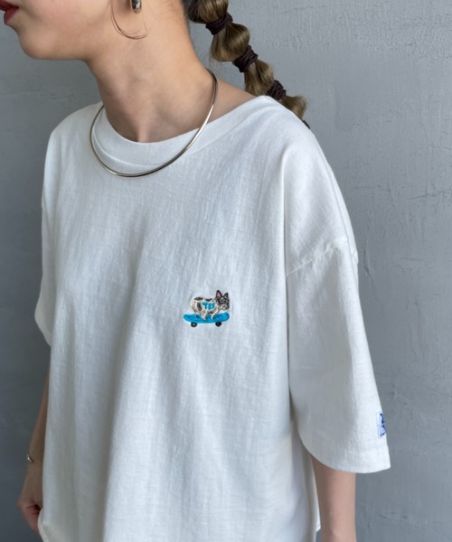 The Endless Summer（エンドレスサマー）の「[THE ENDLESS SUMMER/エンドレスサマー] 別注 ショート丈 BUHIワンポイントロゴ刺繍Tシャツ（Tシャツ/カットソー・レディース・ベージュ/ホワイト/ブラック/グレー・F）」の15枚目の写真