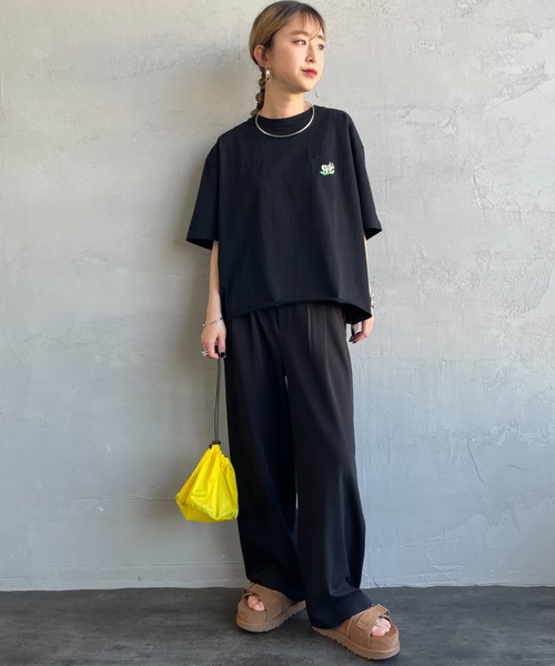 The Endless Summer（エンドレスサマー）の「[THE ENDLESS SUMMER/エンドレスサマー] 別注 ショート丈 BUHIワンポイントロゴ刺繍Tシャツ（Tシャツ/カットソー・レディース・ベージュ/ホワイト/ブラック/グレー・F）」の5枚目の写真