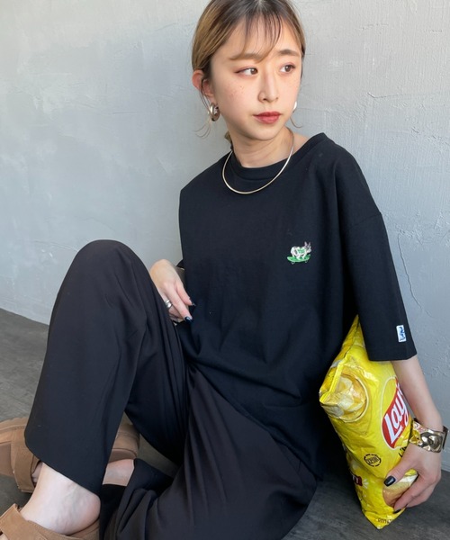 The Endless Summer（エンドレスサマー）の「[THE ENDLESS SUMMER/エンドレスサマー] 別注 ショート丈 BUHIワンポイントロゴ刺繍Tシャツ（Tシャツ/カットソー・レディース・ベージュ/ホワイト/ブラック/グレー・F）」の18枚目の写真
