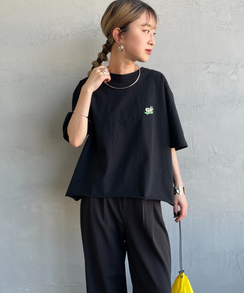 The Endless Summer（エンドレスサマー）の「[THE ENDLESS SUMMER/エンドレスサマー] 別注 ショート丈 BUHIワンポイントロゴ刺繍Tシャツ（Tシャツ/カットソー・レディース・ベージュ/ホワイト/ブラック/グレー・F）」の19枚目の写真