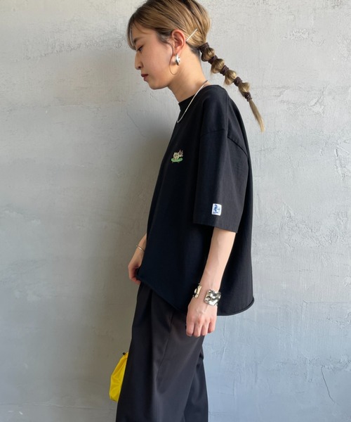 The Endless Summer（エンドレスサマー）の「[THE ENDLESS SUMMER/エンドレスサマー] 別注 ショート丈 BUHIワンポイントロゴ刺繍Tシャツ（Tシャツ/カットソー・レディース・ベージュ/ホワイト/ブラック/グレー・F）」の20枚目の写真