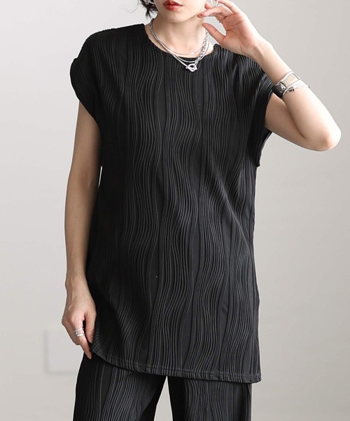 Sawa a la mode(サワアラモード)の「ウェーブプリーツフレンチスリーブカットソー(Tシャツ/カットソー・レディース・ブラウン/ブラック・FREE)」の2枚目の写真