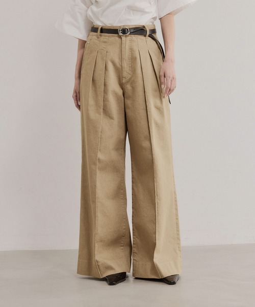ADAM ET ROPE'(アダムエロペ)の「【EMOELLE】2タックデニムパンツ(デニムパンツ・レディース・ベージュ系その他/チャコールグレー・34/36/38)」の2枚目の写真