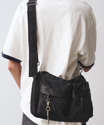 MAISON MINED（メゾンミネド）の「TWO POCKET SQUARE CROSS BAG（メッセンジャーバッグ）」