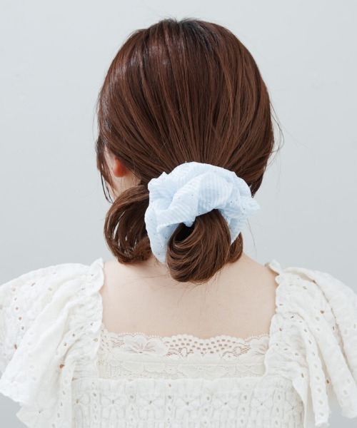 flower(フラワー)の「グリントストライプシュシュ(シュシュ・レディース・ブルー/レッド・FREE)」の5枚目の写真