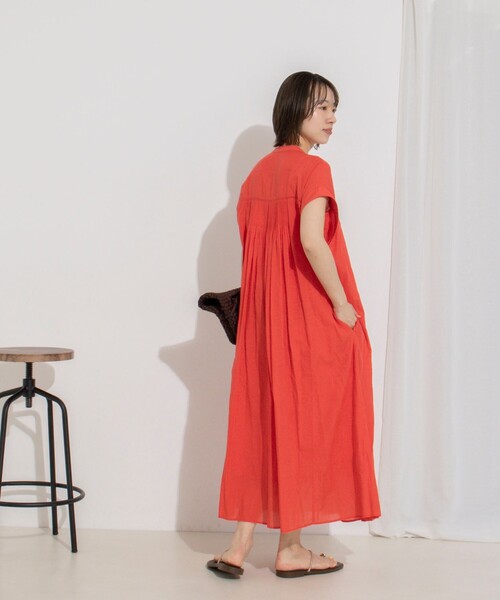 NOLLEY’S(ノーリーズ)の「ウォッシャブル前ボタンタックギャザーワンピース(ワンピース・レディース・ブラック/ブラウン/レッド・38)」の13枚目の写真