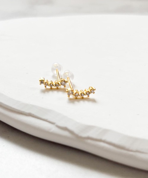 yu-ka（ユーカ）の「YU-KA:カーブライン ミニビジューピアス Curved Line Mini Bijou Earrings（ピアス（両耳用）・レディース・シルバー・FREE）」の4枚目の写真