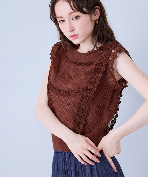 Audie a Muses(オーディアミューズ)の「レースフリルスリーブニットプルオーバー(ニット/セーター・レディース・ブラウン/レッド/オフホワイト・38/42)」の12枚目の写真