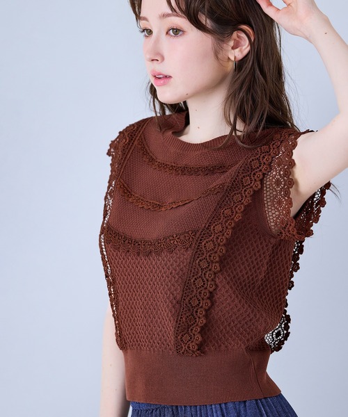 Audie a Muses(オーディアミューズ)の「レースフリルスリーブニットプルオーバー(ニット/セーター・レディース・ブラウン/レッド/オフホワイト・38/42)」の13枚目の写真