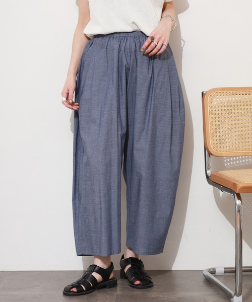 FUNALIVE(ファンアライブ)の「コットンシャンブレー ワイドタックパンツ 26SS(その他パンツ・レディース・ネイビー系2/ブラック系2・FREE)」の1枚目の写真