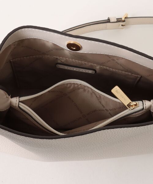 MICHAEL KORS（マイケルコース）の「SM TRPL CPTMT XBODY（ショルダーバッグ・レディース・ベージュ系・FREE）」の4枚目の写真