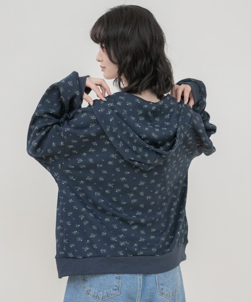 HEILIS(ヘイリス)の「花柄ワッフルジップパーカー/パーカー レディース ジップパーカー ダブルジップ フーディー 花柄 小花柄 ワッフル素材 羽織り 長袖 ライトアウター セットアップ 韓国ファッション カジュアル ガーリー 秋 秋服 秋コーデ 秋冬 秋冬コーデ レイヤード 長袖コーデ ノームコア オフホワイト ネイビー(パーカー・レディース・オフホワイト/ネイビー・FREE)」の7枚目の写真
