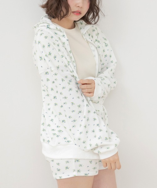 HEILIS(ヘイリス)の「花柄ワッフルジップパーカー/パーカー レディース ジップパーカー ダブルジップ フーディー 花柄 小花柄 ワッフル素材 羽織り 長袖 ライトアウター セットアップ 韓国ファッション カジュアル ガーリー 秋 秋服 秋コーデ 秋冬 秋冬コーデ レイヤード 長袖コーデ ノームコア オフホワイト ネイビー(パーカー・レディース・オフホワイト/ネイビー・FREE)」の16枚目の写真