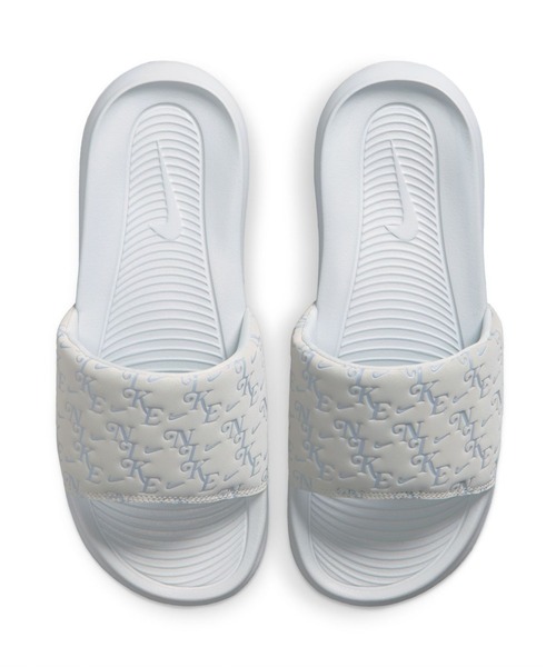 NIKE(ナイキ)の「ナイキ NIKE ナイキ ビクトリー ワン スライド プリント(サンダル・レディース・ライトグレー・23.0cm/24.0cm/25.0cm/26.0cm)」の1枚目の写真