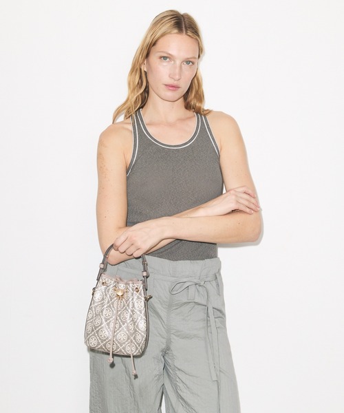 TORY BURCH（トリーバーチ）の「Tモノグラム コーテッドジャガード ミニ バケットバッグ（ショルダーバッグ・レディース・ダークブラウン・ONE SIZE）」の7枚目の写真