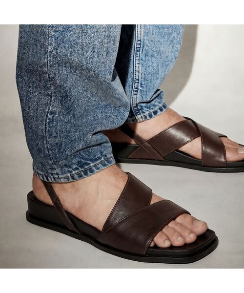 APIED MARCHE(アピエド マルシェ)の「ヌアージュ クロッキング羊革サンダル 3.5cm -PM3036 (3カラー)(サンダル・レディース・ダークブラウン/ブラック/アイボリー・23cm/23.5cm/24cm/24.5cm/25cm/22.5cm)」の3枚目の写真