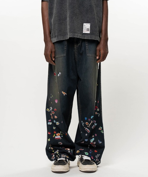 Maison MIHARA YASUHIRO(メゾンミハラヤスヒロ)の「Kids Sticker Printed Baker Denim Pants(デニムパンツ・メンズ・ブラック・44/46)」の4枚目の写真