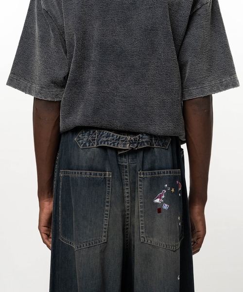 Maison MIHARA YASUHIRO(メゾンミハラヤスヒロ)の「Kids Sticker Printed Baker Denim Pants(デニムパンツ・メンズ・ブラック・44/46)」の7枚目の写真