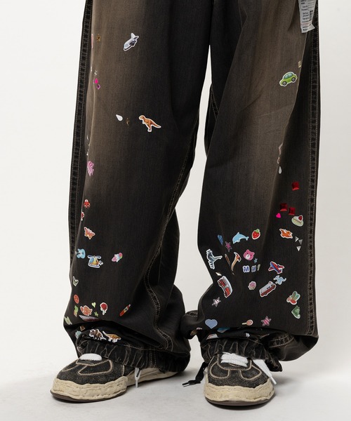 Maison MIHARA YASUHIRO(メゾンミハラヤスヒロ)の「Kids Sticker Printed Baker Denim Pants(デニムパンツ・メンズ・ブラック・44/46)」の13枚目の写真