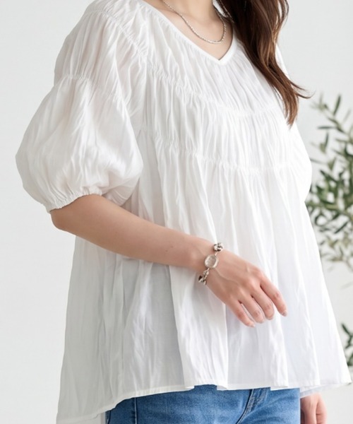 umune(ウムネ)の「ティアード チュニック スモックブラウス 半袖 五分袖 パフスリーブ スカラップ トップス 体型カバー カジュアル 夏(シャツ/ブラウス・レディース・サックスブルー/オフホワイト/ブラック・FREE)」の7枚目の写真