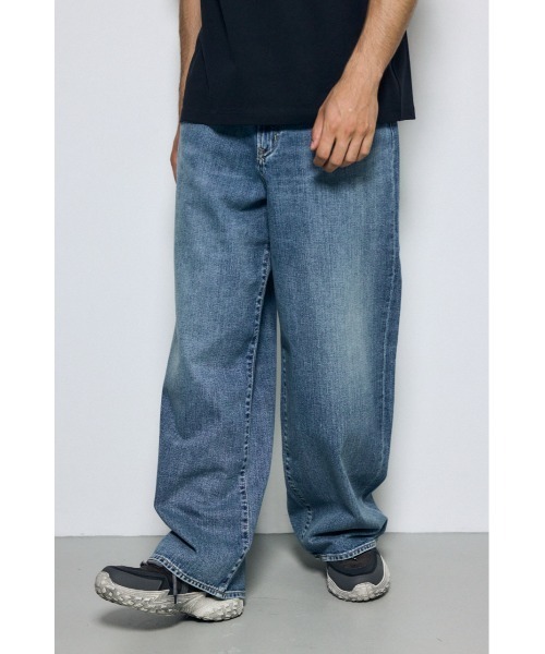 AZUL by moussy(アズールバイマウジー)の「AZUL DENIM リラックスワイド(デニムパンツ・メンズ・ブルー・MEDIUM/LARGE)」の2枚目の写真