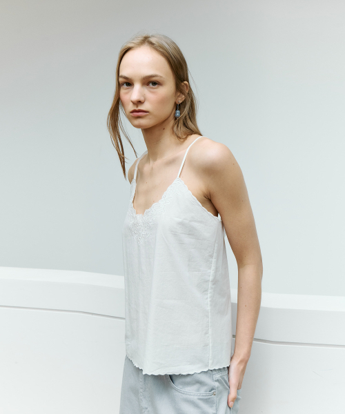 THE LILLE(ザ リル)の「White Embroidery Sleeveless(Tシャツ/カットソー・レディース・その他・FREE)」の1枚目の写真