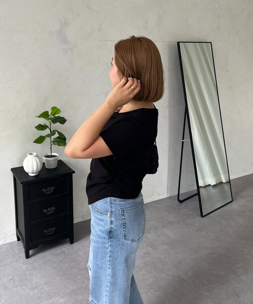 prose verse（プロズヴェール）の「【MOMO】サイドギャザードレープTシャツ（Tシャツ/カットソー・レディース・オフホワイト/ブラック・LARGE/MEDIUM）」の5枚目の写真