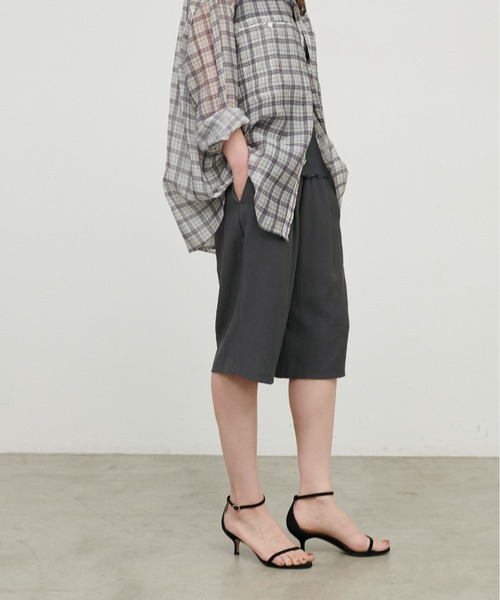 LARUTA(ラルータ)の「【LARUTA】シャンブレーショートパンツ(その他パンツ・レディース・チャコールグレー/ベージュ・MEDIUM)」の4枚目の写真