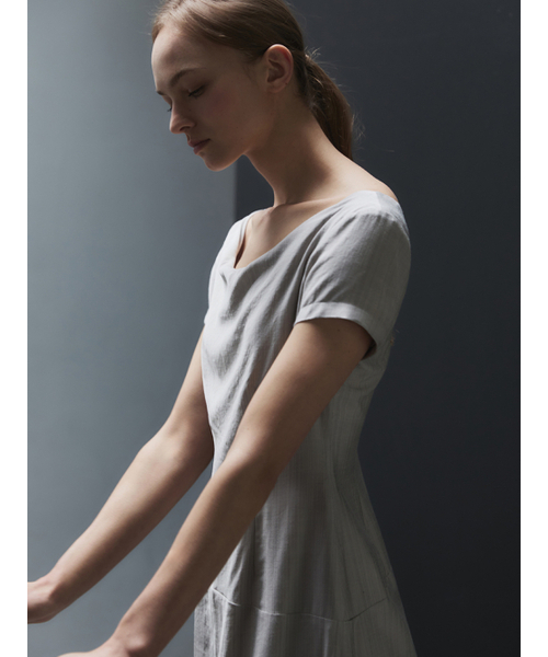 LETQSTUDIO(レチケットスタジオ)の「ストライプドレープネックドレス、トープグレー(ワンピース・レディース・その他・SMALL/MEDIUM)」の3枚目の写真