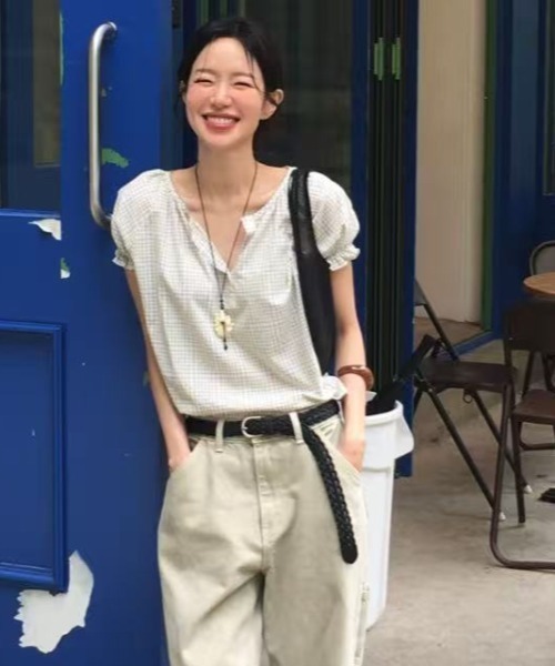 FAVORITO（ファヴォリート）の「チェック柄パフスリーブブラウス（シャツ/ブラウス・レディース・ベージュ・F）」の10枚目の写真
