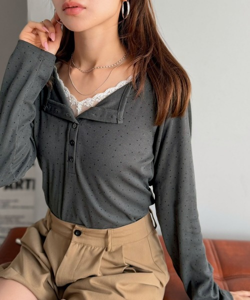 mily bilet(ミウィビレット)の「《10月下旬再入荷!予約受付中》【mily bilet】いつものトップスをひとさじ甘く。レースレイヤード見えヘンリーネックトップス(長袖)(Tシャツ/カットソー・レディース・アイボリー系1/ブラウン/グレー系1・LARGE/MEDIUM/SMALL/X-LARGE)」の7枚目の写真