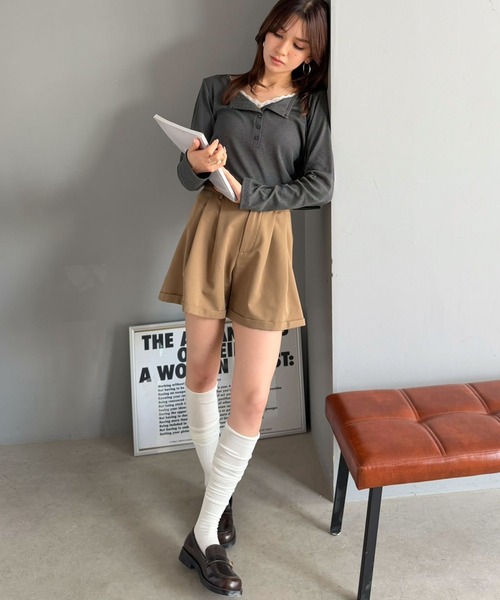mily bilet(ミウィビレット)の「《10月下旬再入荷!予約受付中》【mily bilet】いつものトップスをひとさじ甘く。レースレイヤード見えヘンリーネックトップス(長袖)(Tシャツ/カットソー・レディース・アイボリー系1/ブラウン/グレー系1・LARGE/MEDIUM/SMALL/X-LARGE)」の8枚目の写真