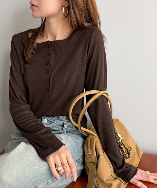 mily bilet(ミウィビレット)の「《10月下旬再入荷!予約受付中》【mily bilet】いつものトップスをひとさじ甘く。レースレイヤード見えヘンリーネックトップス(長袖)(Tシャツ/カットソー・レディース・アイボリー系1/ブラウン/グレー系1・LARGE/MEDIUM/SMALL/X-LARGE)」の17枚目の写真