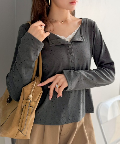 mily bilet(ミウィビレット)の「《10月下旬再入荷!予約受付中》【mily bilet】いつものトップスをひとさじ甘く。レースレイヤード見えヘンリーネックトップス(長袖)(Tシャツ/カットソー・レディース・アイボリー系1/ブラウン/グレー系1・LARGE/MEDIUM/SMALL/X-LARGE)」の9枚目の写真