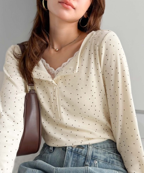 mily bilet(ミウィビレット)の「《10月下旬再入荷!予約受付中》【mily bilet】いつものトップスをひとさじ甘く。レースレイヤード見えヘンリーネックトップス(長袖)(Tシャツ/カットソー・レディース・アイボリー系1/ブラウン/グレー系1・LARGE/MEDIUM/SMALL/X-LARGE)」の21枚目の写真