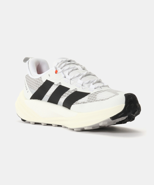 adidas(アディダス)の「adidas TERREX TERREX FREEHIKER 3 LOW GORE-TEX HIKING KI8275(スニーカー・メンズ・ホワイト・28cm/27cm/26.5cm/26cm/24.5cm/24cm/23.5cm/27.5cm)」の2枚目の写真
