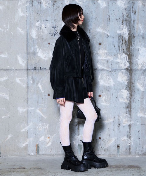 PAGEBOY(ページボーイ)の「レースアップトラックブーツ【ストレッチ/抗菌防臭/軽量/美脚】(ブーツ・レディース・ブラック/グレー系その他・MEDIUM/LARGE)」の4枚目の写真