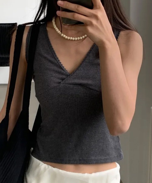 LOENNE(ロエヌ)の「Lace Trim Sleeveless Top / レーストリムノースリーブトップス(Tシャツ/カットソー・レディース・アイボリー/ブラック/チャコールグレー・FREE)」の1枚目の写真