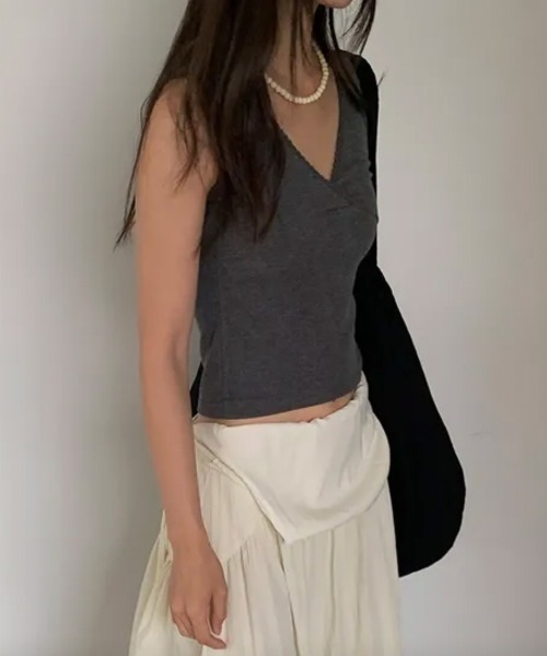 LOENNE(ロエヌ)の「Lace Trim Sleeveless Top / レーストリムノースリーブトップス(Tシャツ/カットソー・レディース・アイボリー/ブラック/チャコールグレー・FREE)」の6枚目の写真