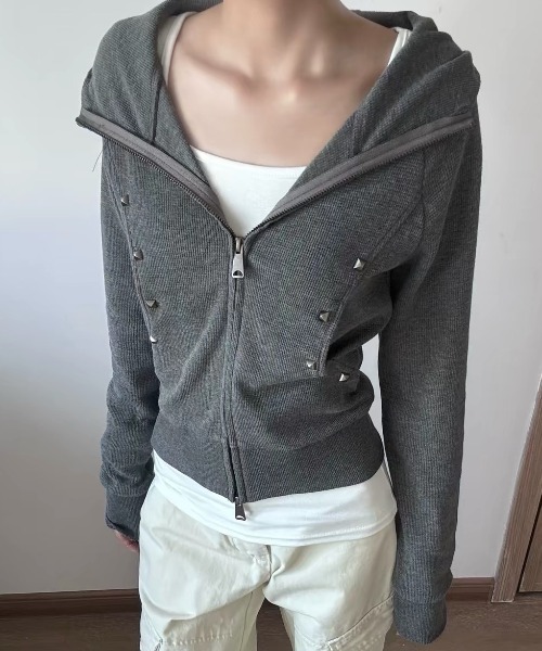 SHERU(シェル)の「スタッズライン スリムフィットジップパーカー(パーカー・レディース・グレー・M)」の13枚目の写真