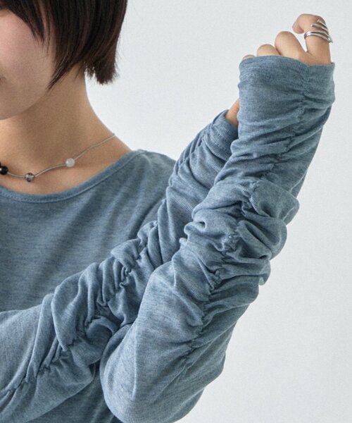 goocy(グーシー)の「袖シャーリングトップス(Tシャツ/カットソー・レディース・チャコールグレー/ブラック/ブルー/アイボリー・FREE)」の4枚目の写真