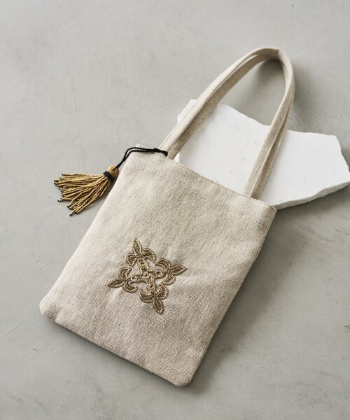 russet(ラシット)の「【インド刺繍】ミニトートバッグ(トートバッグ・レディース・ブラック/ベージュ/サックスブルー・FREE)」の2枚目の写真