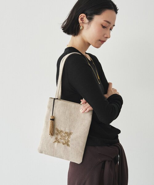 russet(ラシット)の「【インド刺繍】ミニトートバッグ(トートバッグ・レディース・ブラック/ベージュ/サックスブルー・FREE)」の9枚目の写真