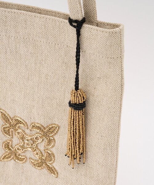 russet(ラシット)の「【インド刺繍】ミニトートバッグ(トートバッグ・レディース・ブラック/ベージュ/サックスブルー・FREE)」の16枚目の写真