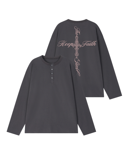GRAVER（グレーバー）の「[ユニセックス]レターシムクロス ヘンリーネック ロングスリーブ Tシャツ_3カラー（Tシャツ/カットソー・レディース・Beige/チャコールグレー/ブラック・LARGE/MEDIUM）」の4枚目の写真