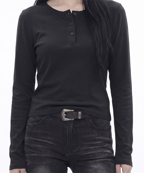 GRAVER（グレーバー）の「[ユニセックス]レターシムクロス ヘンリーネック ロングスリーブ Tシャツ_3カラー（Tシャツ/カットソー・レディース・Beige/チャコールグレー/ブラック・LARGE/MEDIUM）」の12枚目の写真