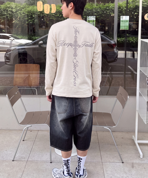 GRAVER（グレーバー）の「[ユニセックス]レターシムクロス ヘンリーネック ロングスリーブ Tシャツ_3カラー（Tシャツ/カットソー・レディース・Beige/チャコールグレー/ブラック・LARGE/MEDIUM）」の15枚目の写真